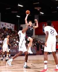 bevictor-3场三分11中4，杨翰森能投能传！3场得分上双，他比申京更全面？